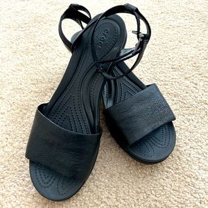 Crocs Sandals Leigh Ann Womens 9 Black Soft Leather Dual Comfort Wedge Shoes